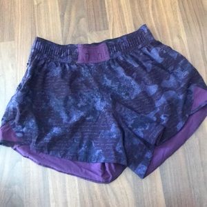 Lululemon Reversible Tracker Short - Purple